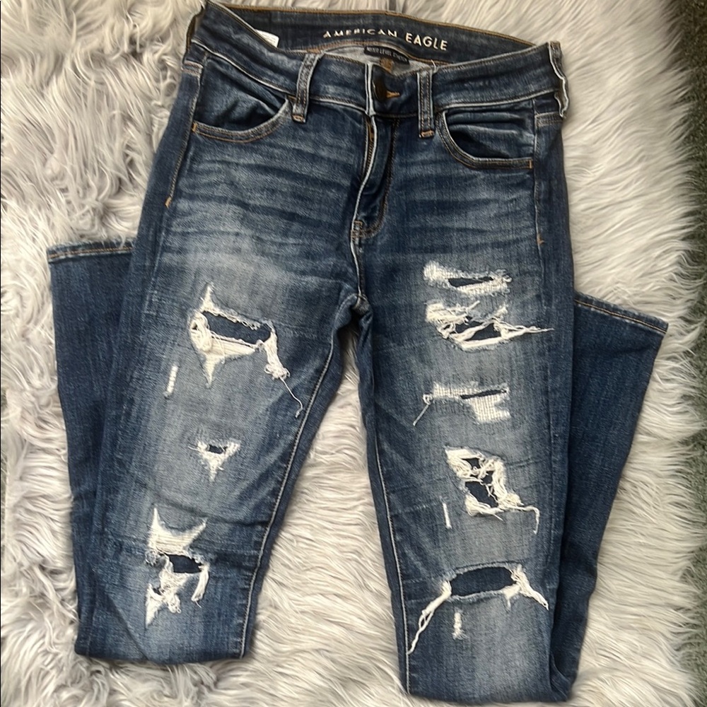 HP 🎉🎉American Eagle Outfitters Distressed  next level stretch Jeans sz 2 Long